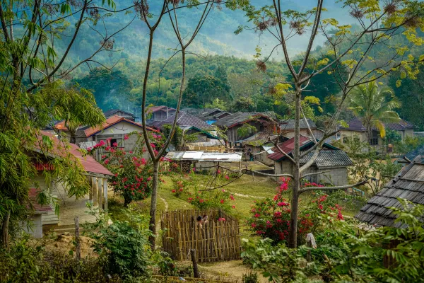 เดินป่า ชมน้ำตกและค้างคืนกระเช้าต้นไม้ 3 วัน 2 คืน