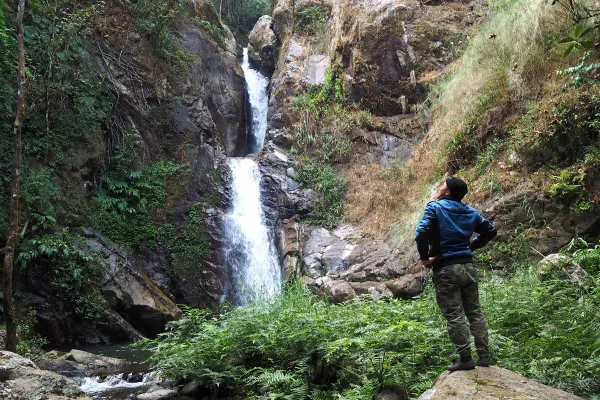 เดินป่า ชมน้ำตกและค้างคืนกระเช้าต้นไม้ 3 วัน 2 คืน