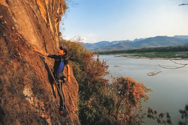 ການຮຽນປີນຜາຢູ່ທີ່ວັງວຽງ - ເຄິ່ງມື້}