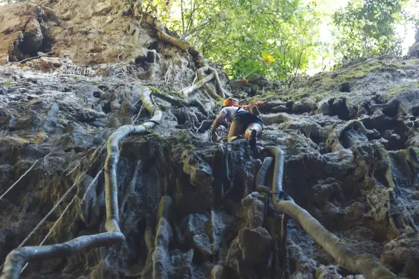 ການຮຽນປີນຜາຢູ່ທີ່ວັງວຽງ - ເຄິ່ງມື້