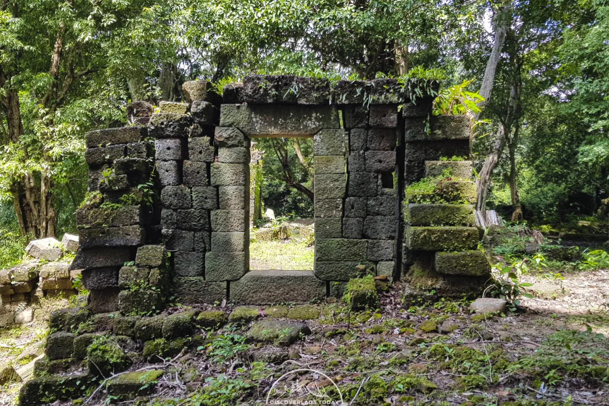 Wat Tomo ( Oum Moung Temple )