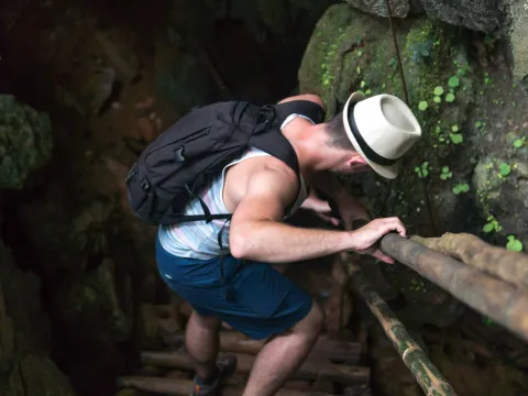 ປະສົບການໃນການສຳຫຼວດວັງວຽງ (2)