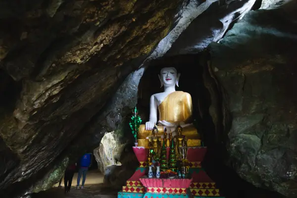 ทริปครึ่งวัน เที่ยวถ้ำและบลูลากูน