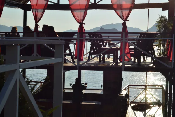 ລ່ອງເຮືອໄປນ້ຳຕົກຕາດກວາງຊີ ພ້ອມກັບຮັບປະທານເຂົ້າທ່ຽງກັບ ເຮືອ Khopfa