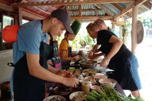 เรียนทำอาหารลาวดั้งเดิม