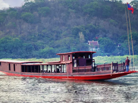 Luang Prabang Pak Ou Lunch Cruise Experience