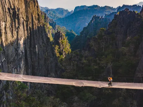 ຈຸດຊົມທິວທັດຜາຫີນປູນທີ່ພູຜາມ່ານ