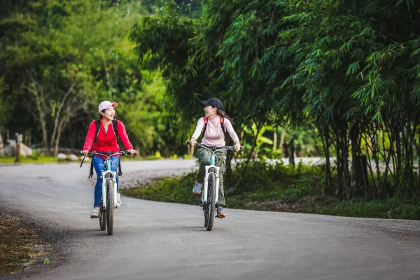 ปั่นจักรยาน, เดินป่า, สะพานลอยฟ้า, ชมน้ำตก