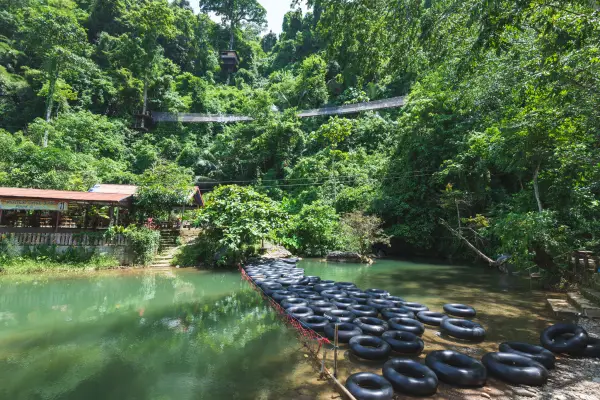 พายเรือคายัค เข้าถ้ำและล่องห่วงยางภายในถ้ำ 1 วัน