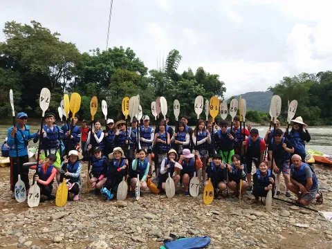 全天皮划艇 > 天使洞穴 > 在潭楼洞穴内橡皮艇 > 午餐 > 滑索 > 皮划艇