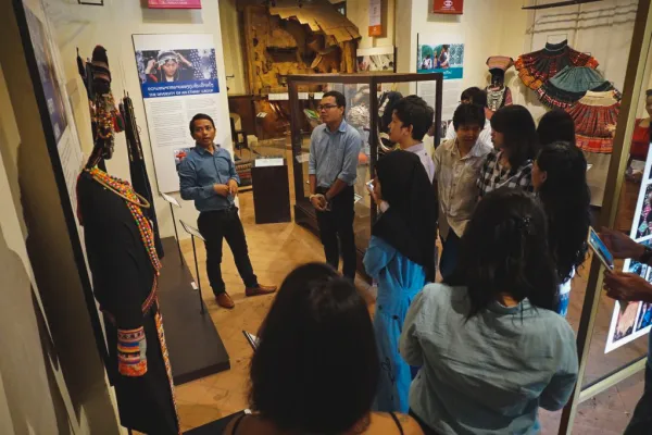 “A Guide to Buying Ethnic Handicrafts in Luang Prabang” Hands-On Talk