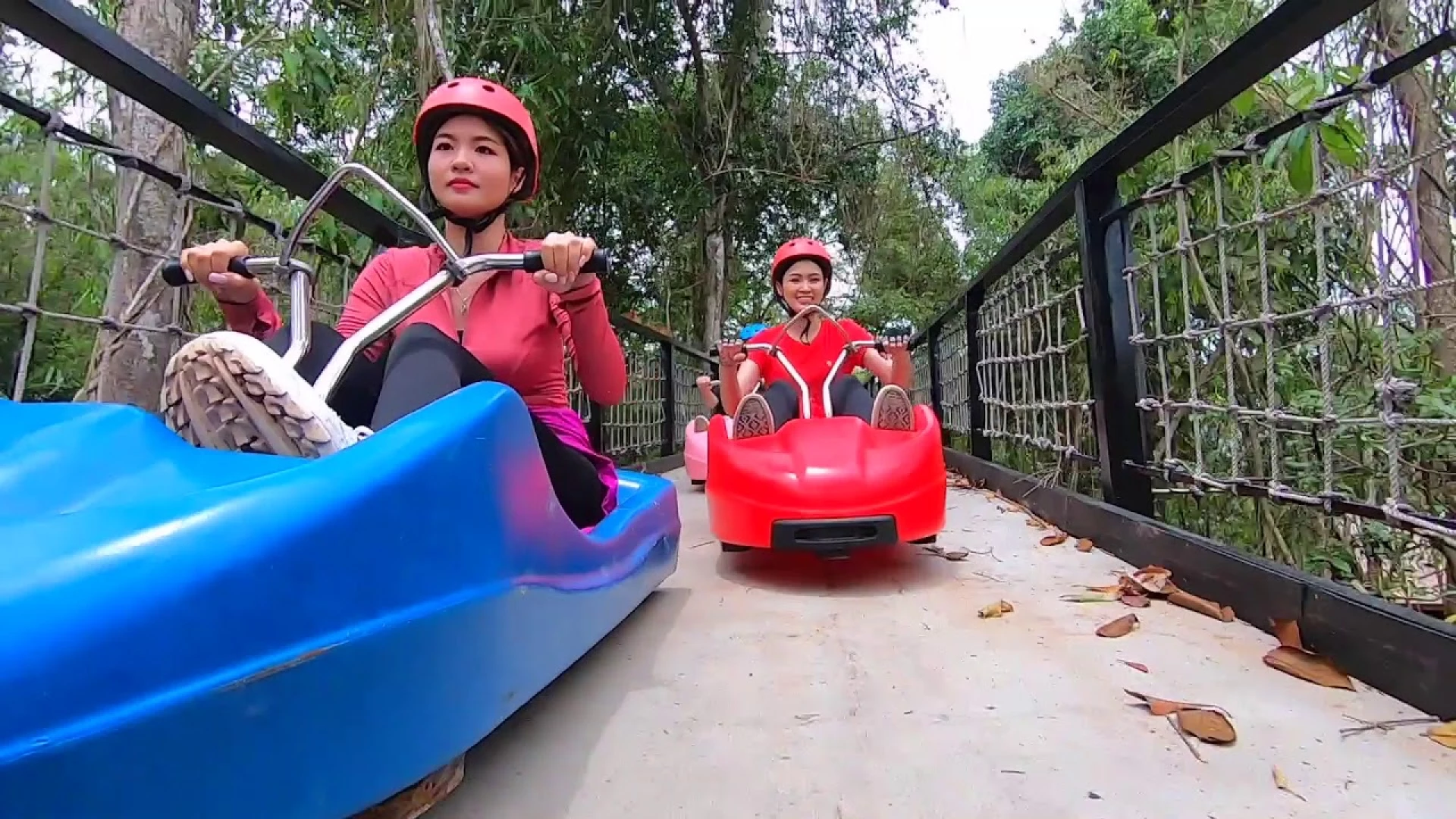 Enjoy taking photos, Net bridge and Waterfall at Nam Pien Yorlapa